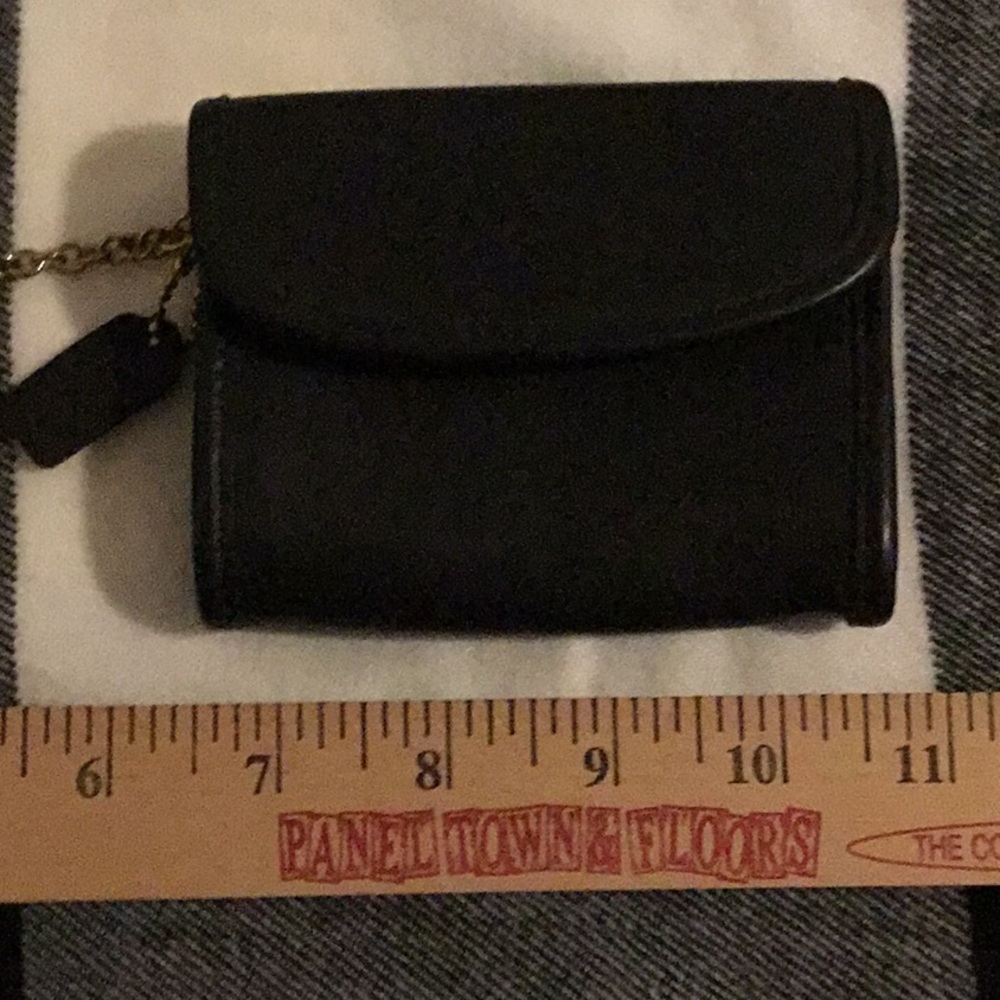 Leather coin purse.